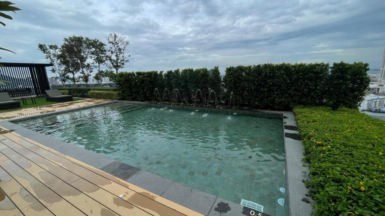 13A Beacon Executive Suites #Rooftoppool #Luxurysuites George Town Esterno foto